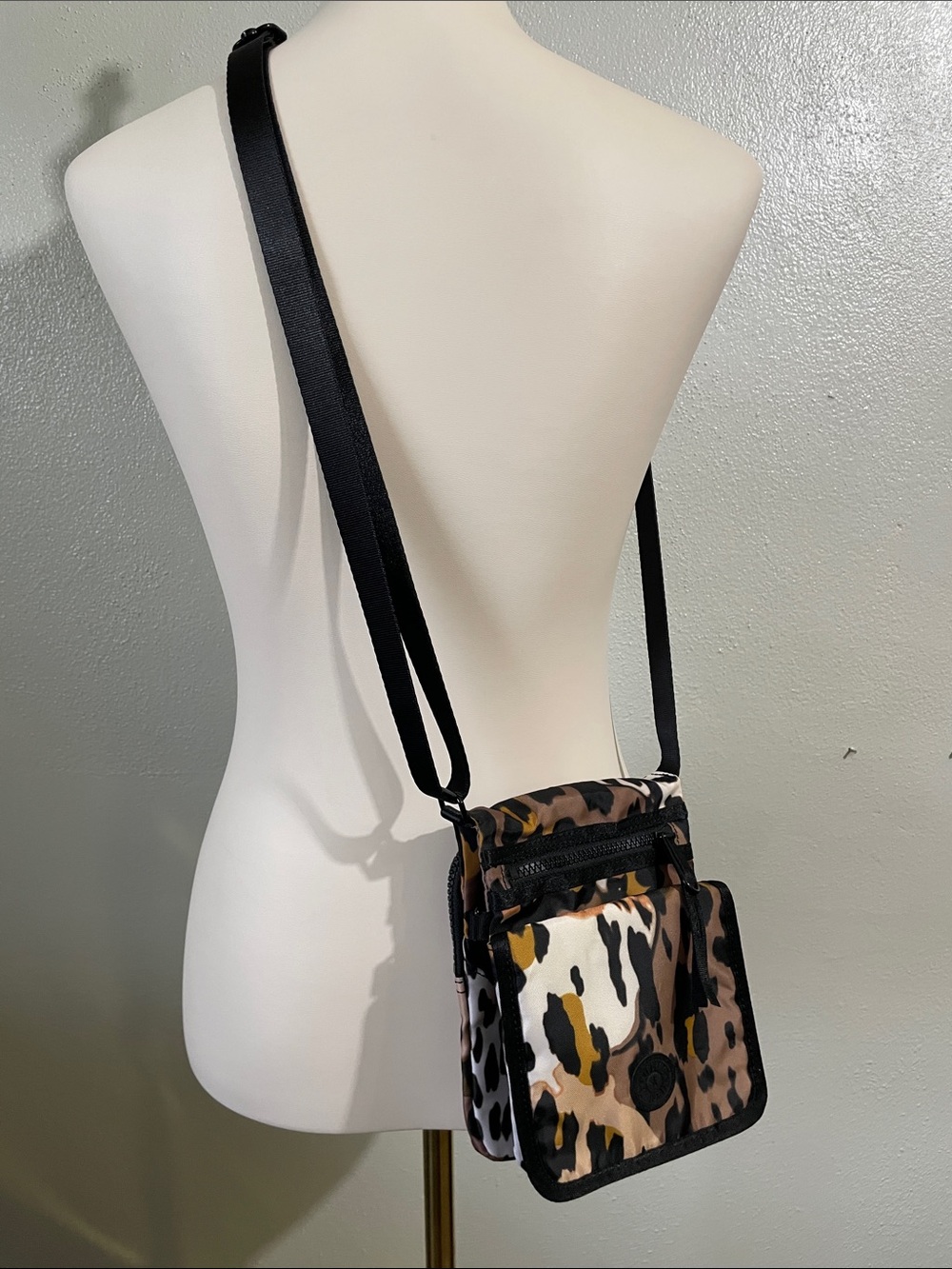 Kipling Leopard Nylon Crossbody Wallet Card Holder Adjustable Strap Travel Bag